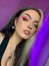 Amanda Furlong's Instagram, Twitter & Facebook