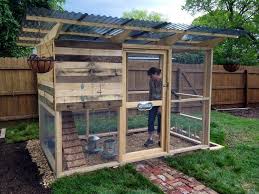 Www Recycled Things Com Wp Content Uploads 2016 04 Recycled Wooden Pallet Chicken Coop Backyard Chicken Coop Plans Diy Chicken Coop Plans Chicken Coop Pallets