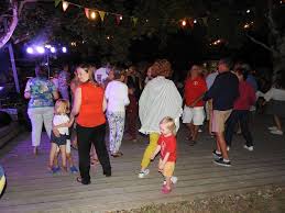 Ferme, patinoire, carrousel, crêche dans l'eglise st vincent. Soirees Gourmandes La Sauvetat Du Dropt