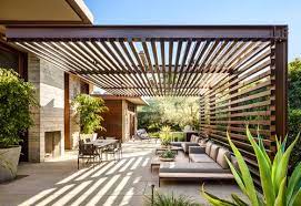 The cult of the courtyard: Sunbaked 9 Shade Ideas For Your Porch Backyard And Beyond Outdoor Pergola Modern Pergola Pergola Patio
