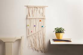 Amaze all your friends and decorate your home with beautiful macrame wall hangings! 18 Macrame Wall Hanging Patterns Guide Patterns
