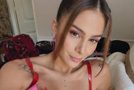 El video cuenta con la participación de los padres de la cantante. Greeicy Estreno Su Nueva Cancion Cuando Te Vi Alerta Caribe