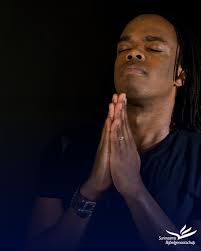 📕Boek van de week: Bolwerken neerhalen. ✍ Schrijver: Derek Prince Vanuit 2  Korintiërs 10:4 onderzoekt schrijver Derick Prince het begrip 'geestelijke  strijd' als een noodzakelijk en onvermijdelijk aspect van het leven als