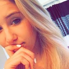 Lindsay Pickering's Instagram, Twitter & Facebook