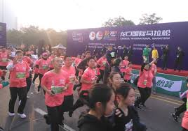 尖沙咀彌敦道美麗華酒店（起點） → 西九龍公路 → 昂船洲高架道 → 昂船洲大橋 → 青衣東高架道 → 南灣隧道 → 青衣西高架道 → 青馬大橋－汀九橋 → 長青隧道 → 青葵公路－西九龍公路 → 西區海底隧道 → 干諾道中 → 銅鑼灣維多利亞公園（終點） 半程馬拉松 é‡åŠ›è€Œç‚º å±±æ±æ¹–åŒ—åŒæ—¥å…©å ´é¦¬æ‹‰æ¾å…©ååƒè³½è€…çµ‚é»žå‰çŒæ­» é¦™æ¸¯01 å¤§åœ‹å°äº‹