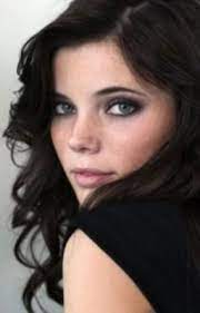 A Dark Love Black Hair Green Eyes Actresses With Black Hair Black Hair Pale Skin