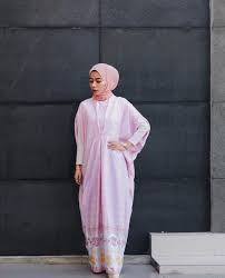 Model gamis terkini hadir di pasaran menawarkan tampilan baju gamis yang berbeda dari sebelumnya. 30 Model Baju Gamis Lebaran Modern Terbaru 2020