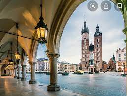 El viaje desde varsovia (warszawa centralna) a cracovia (kraków główny) se puede hacer con la empresa pkp intercity. Krakow Poland Cracovia Cracovia Polonia Varsovia