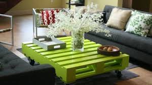 Make A New Coffee Table From Old Wooden Pallets Home Diy Pallet Furniture Pallet Diy