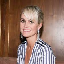 Check spelling or type a new query. Laeticia Hallyday Biographie News Photos Et Videos Tele Loisirs