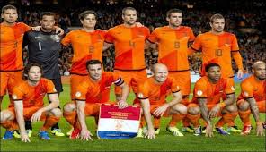 وأكدت هولندا التي باتت ثالث منتخب يبلغ ثمن النهائي بعد بلجيكا (المجموعة الثانية)، تفوقها التاريخي على جارتها النمسا حيث حققت اليوم فوزها العاشر في 20 مباراة جمعت بينهما حتى الآن، بينها سبعة. Ù…Ù†ØªØ®Ø¨ Ù‡ÙˆÙ„Ù†Ø¯Ø§ Ù‚Ù†Ø§Ø© Ø§Ù„Ø¹Ø§Ù„Ù… Ø§Ù„Ø§Ø®Ø¨Ø§Ø±ÙŠØ©