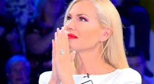 È morta, l'annuncio improvviso di Federica Panicucci | Cala il gelo in  studio: trasmissione interrotta - BitchyF
