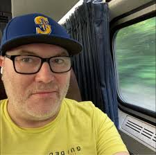 Today is Linda Cardellini day