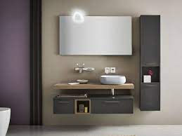 Rivestimenti Bagni Moderni Immagini Mobile Con Superficie In Legno E Lavabo In Appoggio Bagni Moderni Arredamento Bagno Bagno