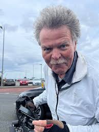 Jeremy London was screaming like a lunatic as he dragged his wife with a  moving car.