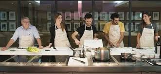 Desde los cursos cortos para aficionados hasta los programas profesionales especializados en técnicas (diplomas y certificados), disponibles en las disciplinas de cocina, cocina española, y pastelería. Las Clases De Cocina Mas Prestigiosas De Espana