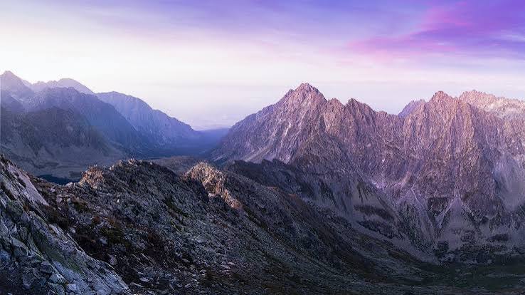 Why The Mountains Are Better Than The Beach | by Dessidre Fleming | Medium