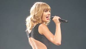 How to become a good singer when you are bad. 13 Famous Singers With Surprisingly Bad Vocal Habits Famous Singers Inspirational Women Singer