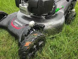 This honda mower features micro cut twin blades that cut grass ultrafine, making it this is definitely the most versatile push mower in terms of height adjustments that we have on our list. Honda Hrn216 Lawn Mower Series Ope Reviews