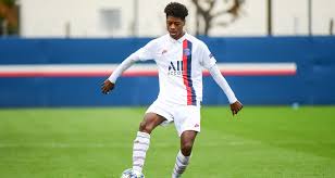 La plus grande couverture de football streaming parmi tous les sites. Psg Une Pepite Du Centre De Formation Va Passer Pro