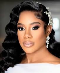 Can anyone recommend a mobile hairdresser who has availability this week  please