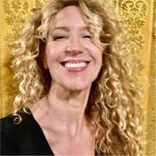 Daphne Wells's Instagram, Twitter & Facebook