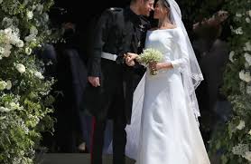 Trouvez une robe de mariage unique sur le site de hebeos.fr parmi une large sélection de robes de mariée à prix modestes ! La Robe De Mariee De Meghan Markle Disponible A Prix Reduit