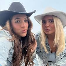 Julia Madison's Instagram, Twitter & Facebook