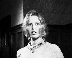 Vanessa alexander właśnie ukończyła studia aktorskie i nie zamierza oglądać się do siebie. Beata Tyszkiewicz Nie Rozstaje Sie Z Nim Nigdy Czym Jest Tajemniczy Przedmiot Ktory Aktorka Ma Przy Sobie Od Lat Zycie