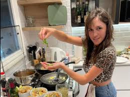 259 likes · 3 talking about this. Confirmada Para Masterchef Celebrity 2 Candela Vetrano Se Entrena Preparandole Exquisitos Platos A Su Novio Gente Online