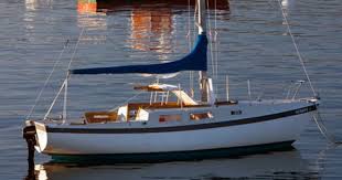 Cal 25 Big Sister To The Cal 20 And This One Is A Beautiful Example But Again A West Coat Boat For The Most Part Sailboat Rental Sailing Sailboat