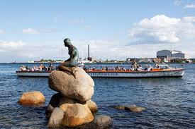 Als von seiten der tourismusbranche der vorschlag gemacht wurde für das wahrzeichen der stadt einen. Die Kleine Meerjungfrau Was Es In Kopenhagen Zu Sehen Gibt