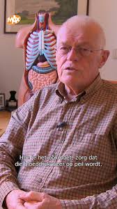 De componist Wolfgang Amadeus Mozart stierf terwijl hij schreef aan wat  later zijn eigen dodenmis bleek te zijn: het Requiem van Mozart. Dirigent  Alina Solokova wil hem eren door het Requiem te