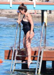 Bergüzar korel hakkında merak edilenleri ele aldığımız bu sayfada ise detaylarıyla birlikte bergüzar korel hayatı ve yaşamı, kaç yılında doğdu? Muhtesem Cift Berguzar Korel Universal Fans Club Facebook
