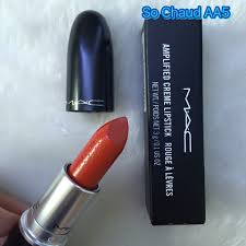 Comprinha no site sacks.batom matte da mac.ótima textura e de fácil aplicação.com o tempo vai ficando empelotadinho como quase todo batom matte!rsrs. Mac So Chaud Pazu Vn