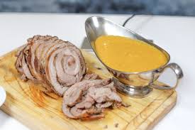 Receita de Rolo de Porco com Bacon e Molho de Cenoura - Clara de Sousa