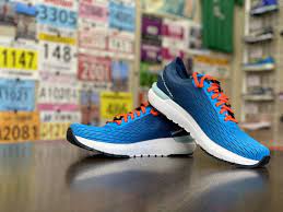 シューズ サロモン新シリーズの一つ ソニック3アクセラレイト はレース用シューズ ナイキのスニーカー サロモン シューズ