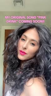 MY #originalsong “PINK DRINK!” Featuring @russellhaydenmusic IS COMIN. Drop  a 🌴 if you want this in your #playlist this #summer !! 🎀👙🌸🦩