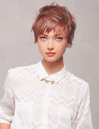 Voici nos astuce spour choisir la bonne coiffure vous venez d'avoir 50 ans et êtes vraiment tanné de votre coupe de cheveux et de votre coiffure actuelle? Coupe Courte Femme 20 Modeles De Coiffure De Cheveux Courts 2021