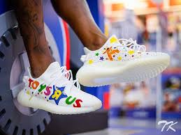 Then either find some source material and start drawing it out on a piece of paper or just all of you 'artists' are about to kill me but i'm going to suggest that you trace the outlines of what you just cut right onto the shoes. 8 Sneaker Customisers In Singapore To Make Your Hypebeast Kicks Super Original