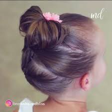 Messy Bun Tutorials Chaotisch Brotchen Sind Immer Eine Gute Idee Ehrlich Gesagt Bun Cookingrecipes Kidsh In 2020 Frisuren Haare Madchen Geflochtene Frisuren