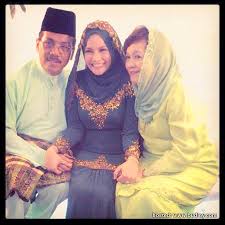 Maybe you would like to learn more about one of these? Anne Ngasri Bertunang Dengan Ahli Politik Berstatus Duda Sensasi Selebriti