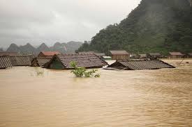 Flash floods in singapore happened on 08th january 2018 after a heavy downpour over many parts of singapore. Vietnam S Central Cities Hit By Storms Floods Here S How To Help