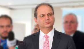 Born in paços de brandão, santa maria da feira, barros spent his entire youth career with cd paços de brandão in his hometown before making his senior debut with third division club s.c. Erramos Ricardo Barros Nao Esta Internado Angelo Rigon