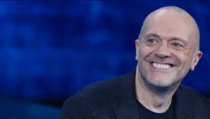 E lei risponde via facebook. Max Pezzali Chi E E Cosa Fa Sua Moglie Debora Eccola Bellissima Solonotizie24