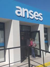 Para que te devuelvan el iva, debés pagar con la tarjeta de débito que tenés por los beneficios laborales. Anses Calendario De Pagos De Junio Para Auh Aue Pnc Afh Tarjeta Alimentar Beca Progresar Programa Hogar Y Prestacion Por Desempleo El Cronista