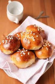Recette De Petites Brioches Au Sucre Recette Petite Brioche Brioches Recette