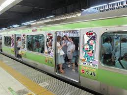 ブシモ 忍たま乱太郎 ふっとびパズル の段 jr山手線の車体広告を年末年始に実施 電車 駅 ラッピング電車 車体