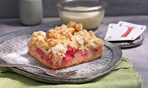 Rhabarberkuchen Mit Butterstreuseln Rezept In 2020 Rhabarberkuchen Rhabarberkuchen Mit Streusel Streusel Kuchen