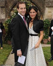 En britisk leder i goldman sachs, yann samuelides (35), tilbud en slovakisk eskortepike, alzbeta holmokova (28) en halv million pund, omtrent 5 millioner kroner, om hun forlot mannen sin, skriver. Https Www Dailymail Co Uk Tvshowbiz Article 1211876 Allison Pearson The Wig The 800 000 Pay Packet Who Cares Waking Wogan Perfect Antidote Daily Woes Html 2009 09 09t00 11 19z Yearly 0 7 Https I Dailymail Co Uk I Pix 2009 09 08 Article 0